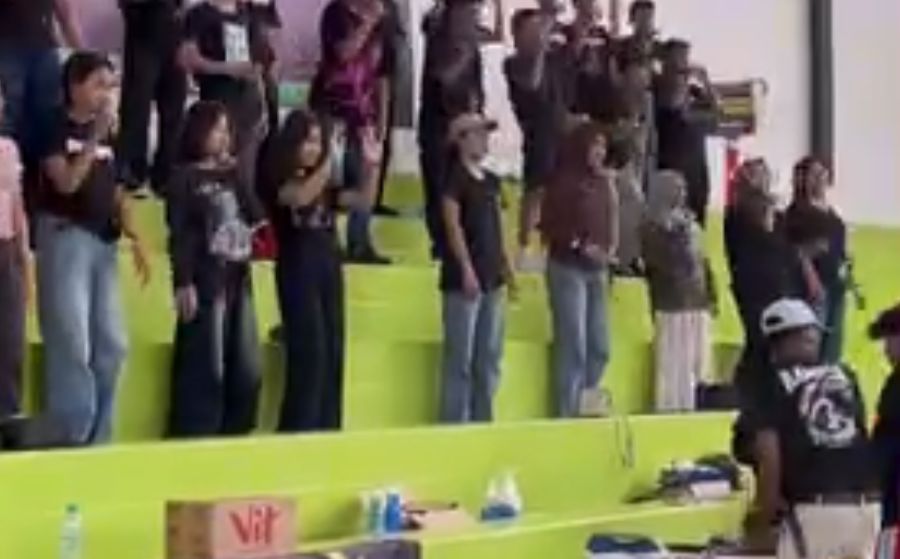 Supporter Chant Clash SMA N 14 Semarang